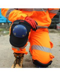 MAX Lightweight EVA Foam Workwear Kneepad – Black product model image | CMT Group