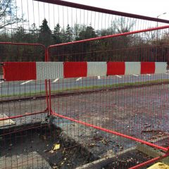 2M Red/White Reflective strip or security fencing complete with 10 cable ties